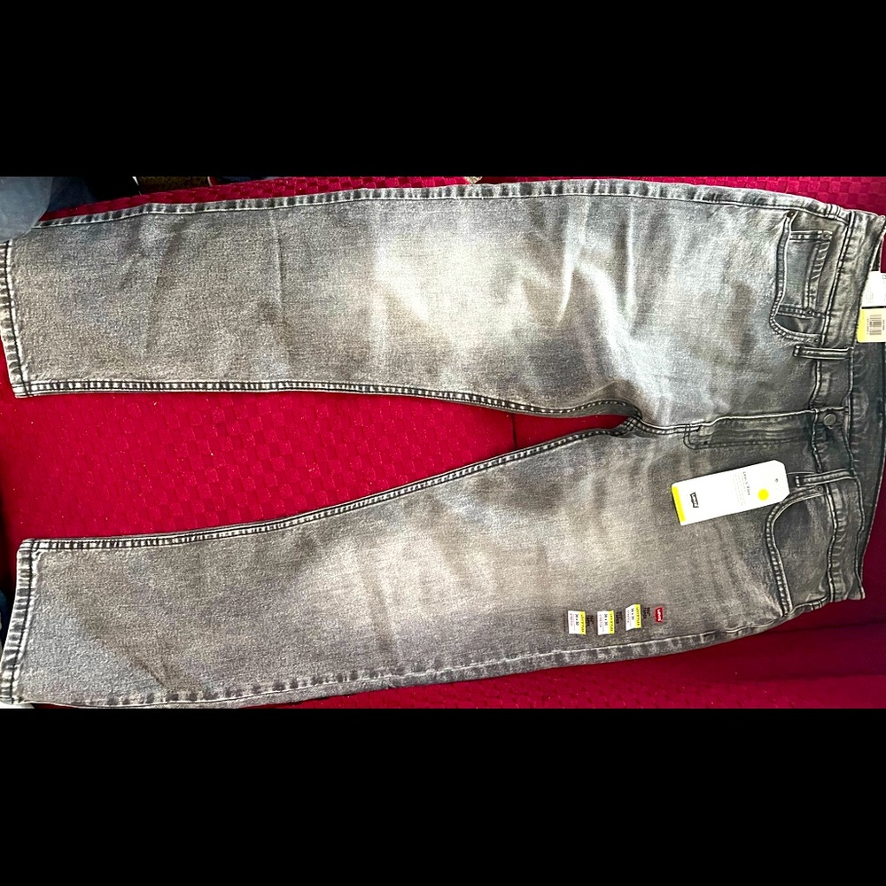 Selling a Brand-New pair of Levi gray acid- wash stretch jeans !! With tags - Picture 2 of 5